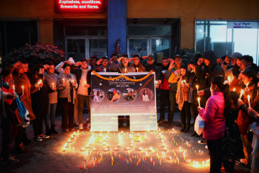 विमान दुर्घटनामा ज्यान गुमाएकाप्रति माइतीघरमा दीप प्रज्वलन